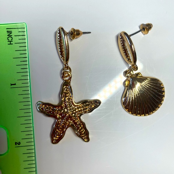 Big Gold Tone Shell Earrings - Picture 3 of 3